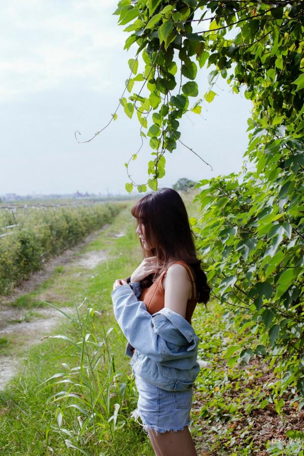 Katie Chiu 比比儿  台湾正妹比比儿《小清新外拍》户外街拍写真集，展现邻家女孩纯美气质与动人魅力第16张图片