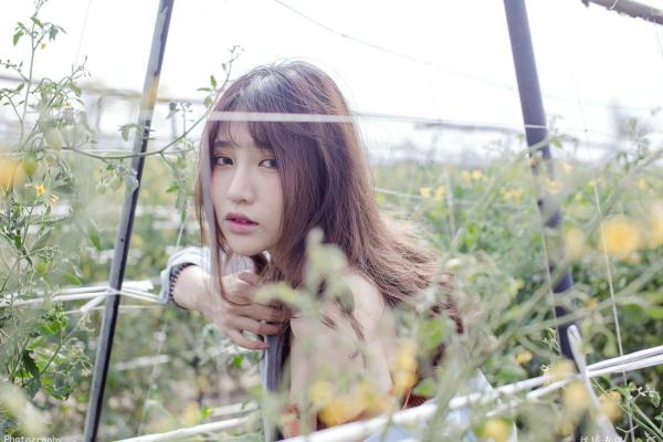 Katie Chiu 比比儿  台湾正妹比比儿《小清新外拍》户外街拍写真集，展现邻家女孩纯美气质与动人魅力第32张图片