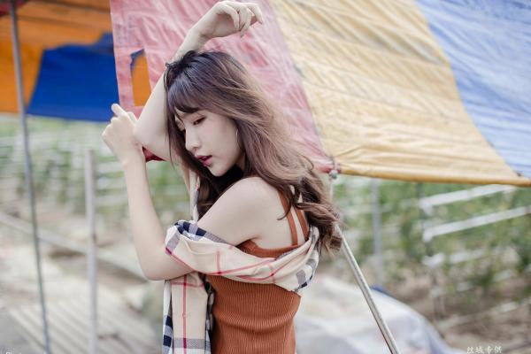 Katie Chiu 比比儿  台湾正妹比比儿《小清新外拍》户外街拍写真集，展现邻家女孩纯美气质与动人魅力第43张图片