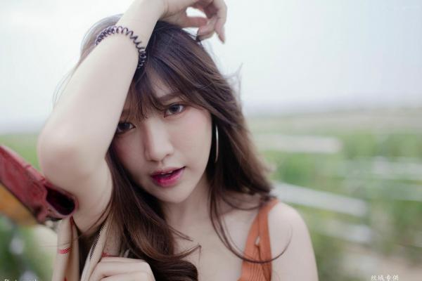 Katie Chiu 比比儿  台湾正妹比比儿《小清新外拍》户外街拍写真集，展现邻家女孩纯美气质与动人魅力第44张图片
