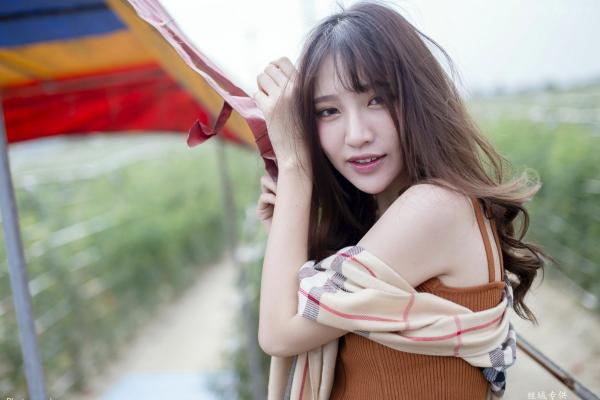 Katie Chiu 比比儿  台湾正妹比比儿《小清新外拍》户外街拍写真集，展现邻家女孩纯美气质与动人魅力第46张图片