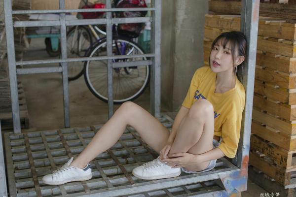 Katie Chiu 比比儿  台湾正妹比比儿《小清新外拍》户外街拍写真集，展现邻家女孩纯美气质与动人魅力第53张图片