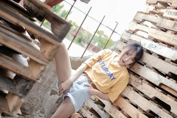 Katie Chiu 比比儿  台湾正妹比比儿《小清新外拍》户外街拍写真集，展现邻家女孩纯美气质与动人魅力第73张图片