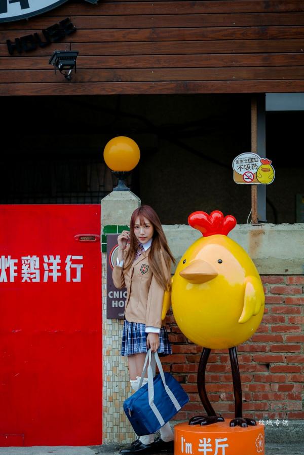 Katie Chiu 比比儿  台湾美少女比比儿《清新学妹》青春校服街拍写真集，演绎日系校园风，尽显女神清纯气质[47P]第2张图片