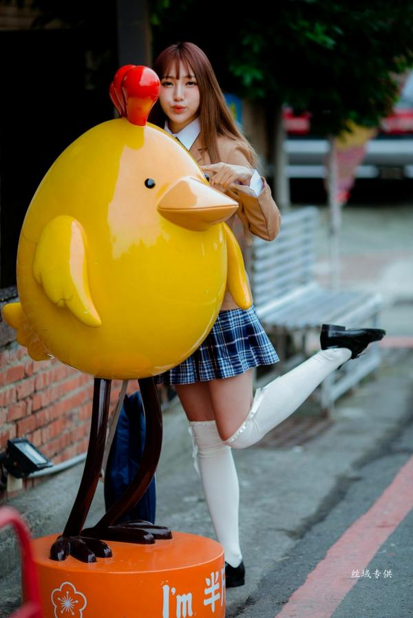 Katie Chiu 比比儿  台湾美少女比比儿《清新学妹》青春校服街拍写真集，演绎日系校园风，尽显女神清纯气质[47P]第7张图片