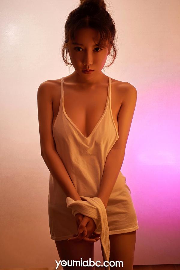 瑶瑶   YouMi尤蜜-2021.02.13-瑶瑶-《征服欲望》高颜值私房摄影，昏暗灯光下的诱惑大片，氛围感与性感并存的极品写真第2张图片