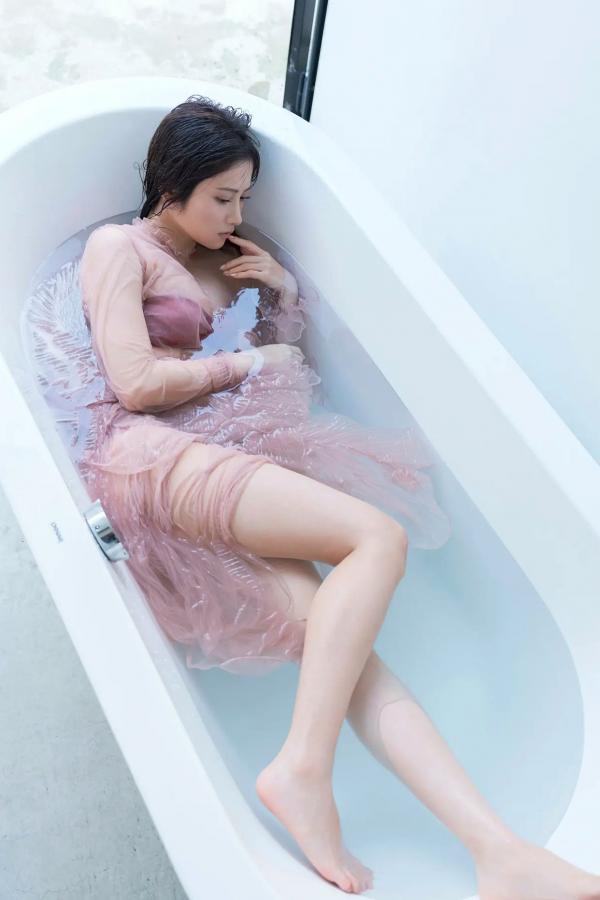 桃月なしこ  桃月なしこ - Queen of Beauty 日系性感比基尼与阳光清新写真第70张图片