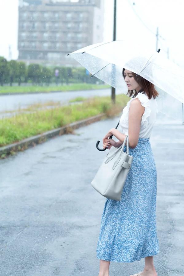 林ゆめ  林ゆめ - 夕立の宿 日式旅馆半露和服内衣性感写真第5张图片