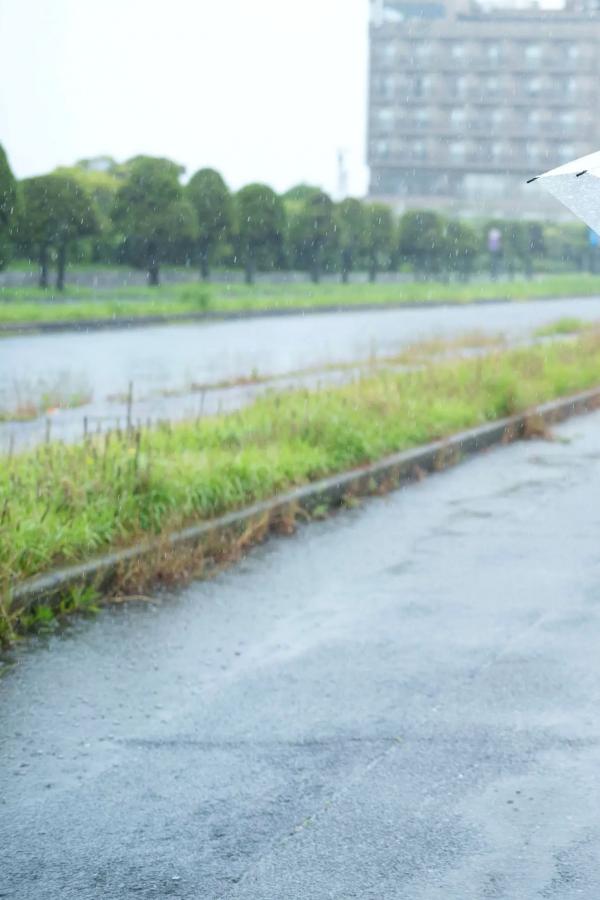 林ゆめ  林ゆめ - 夕立の宿 日式旅馆半露和服内衣性感写真第6张图片