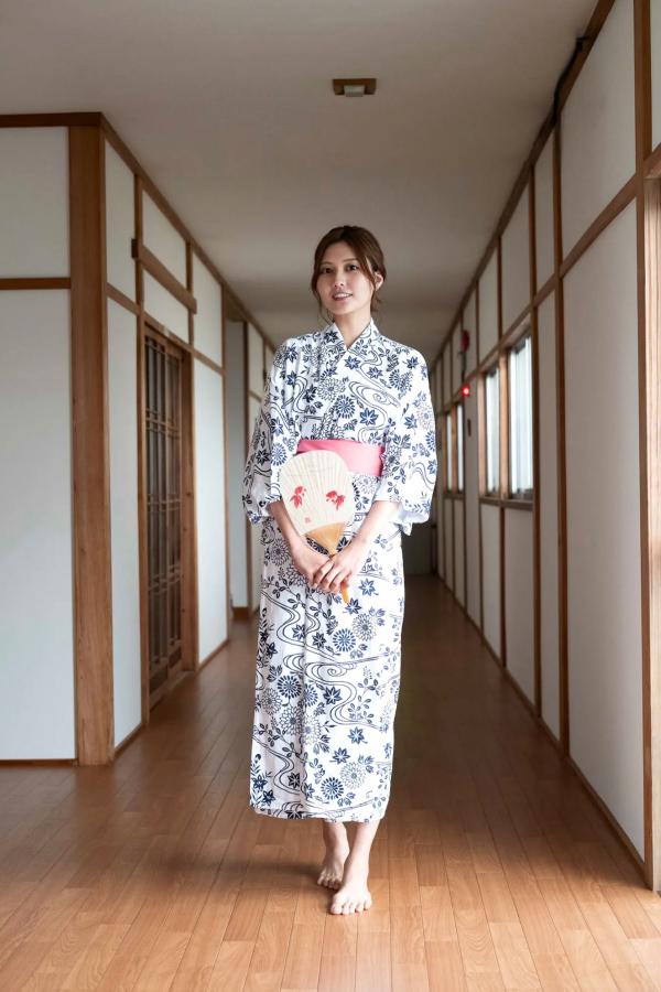 林ゆめ  林ゆめ - 夕立の宿 日式旅馆半露和服内衣性感写真第46张图片