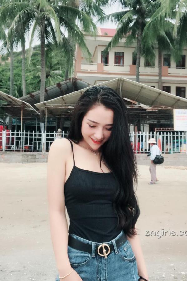 Bùi Hồng Thắm  度假时遇到「白皙排球妹」！打球时「狂露S纤腰」第7张图片