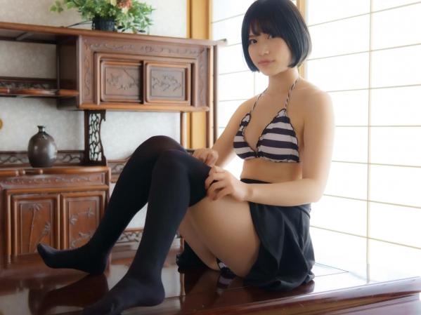 村上りいな   村上りいな《想成为过膝袜》日系室内比基尼性感美腿写真第32张图片