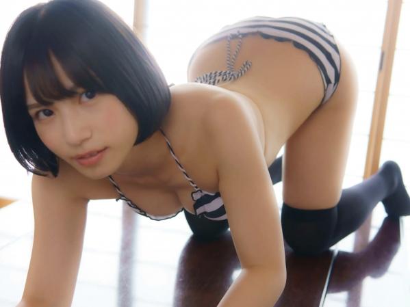 村上りいな   村上りいな《想成为过膝袜》日系室内比基尼性感美腿写真第37张图片