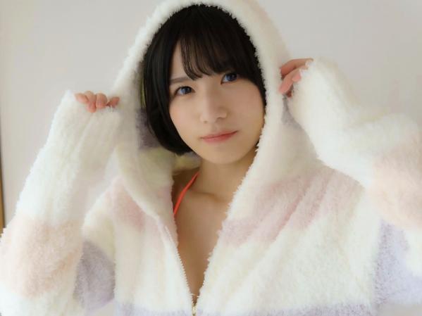 村上りいな   村上りいな《想成为过膝袜》日系室内比基尼性感美腿写真第52张图片