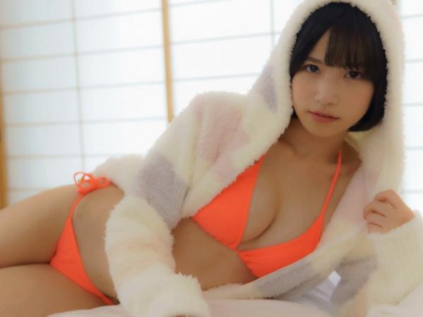 村上りいな   村上りいな《想成为过膝袜》日系室内比基尼性感美腿写真第73张图片