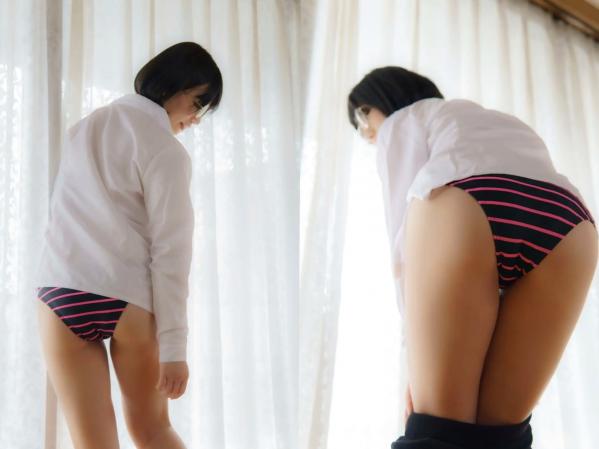 村上りいな   村上りいな《想成为过膝袜》日系室内比基尼性感美腿写真第104张图片