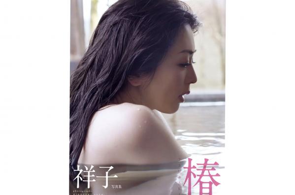 祥子   祥子 - 椿：性感蕾丝内衣、纯白私房与户外湿身艺术写真，展现百变女神迷人魅力第1张图片