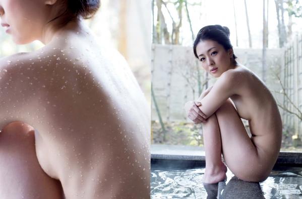 祥子   祥子 - 椿：性感蕾丝内衣、纯白私房与户外湿身艺术写真，展现百变女神迷人魅力第44张图片