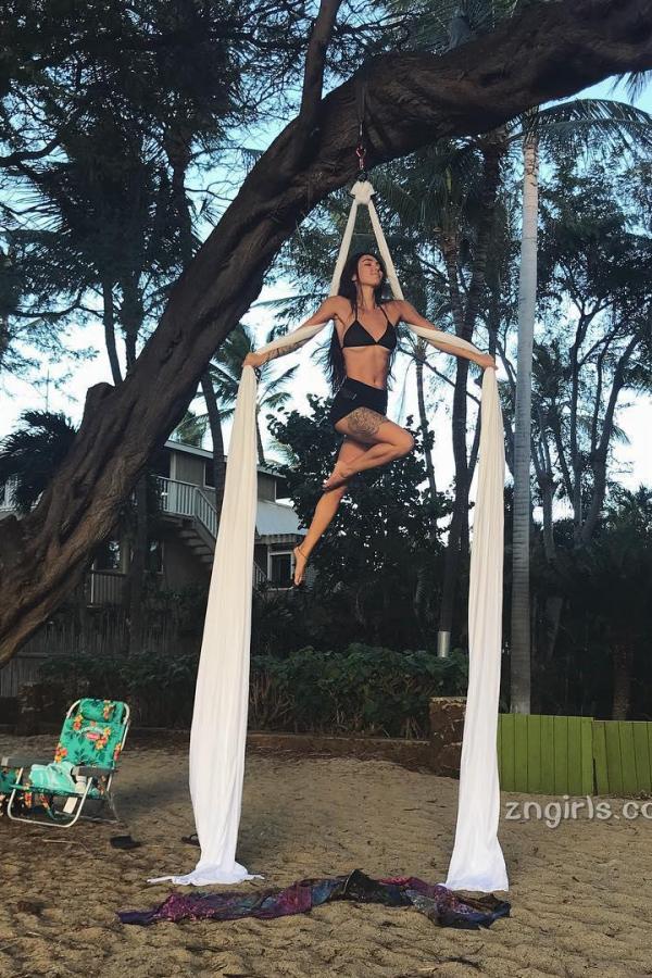 Kristina Chai  美版小龙女！Kristina Chai身怀绝技，空中瑜伽姿势撩人第53张图片