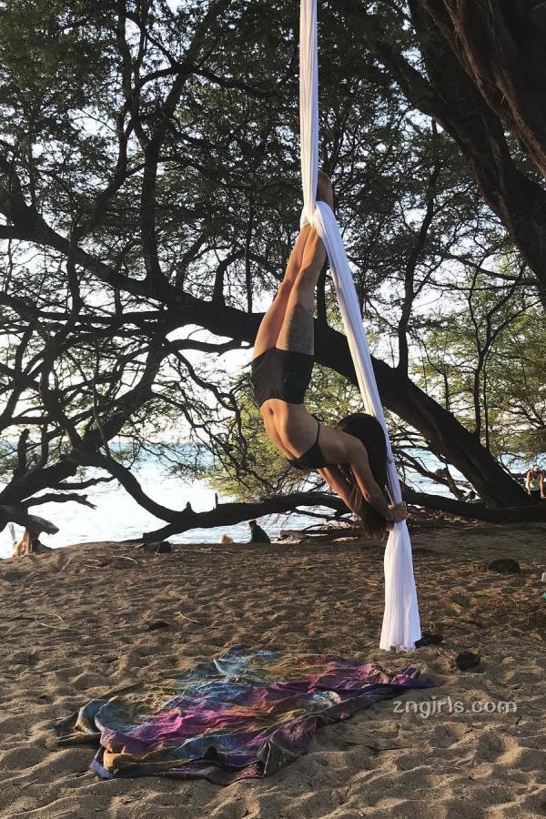Kristina Chai  美版小龙女！Kristina Chai身怀绝技，空中瑜伽姿势撩人第54张图片