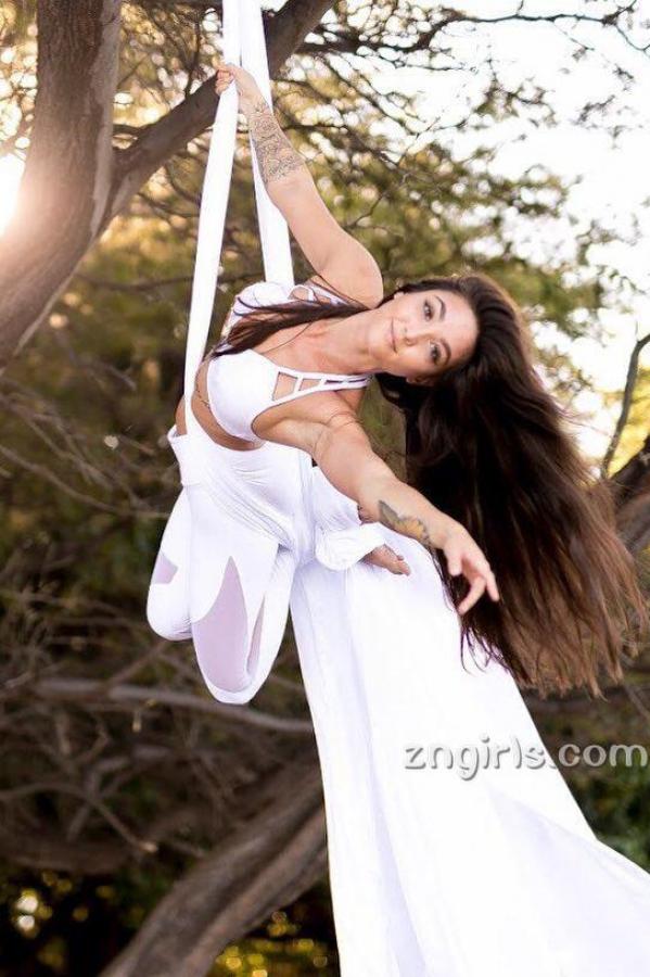Kristina Chai  美版小龙女！Kristina Chai身怀绝技，空中瑜伽姿势撩人第58张图片