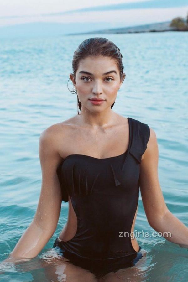 Daniela Lopez Osorio  腰瘦性感！电眼正妹Daniela Lopez Osorio「纤细蚁腰」不科学第6张图片