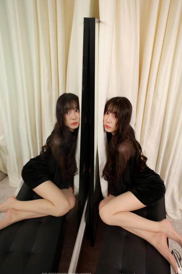 团团   IESS异思趣向 团团《长腿肉丝》高跟鞋诱惑丝袜美腿，精致私房写真佳作第37张图片