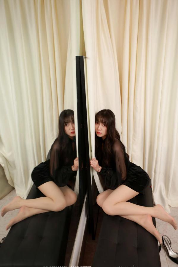 团团   IESS异思趣向 团团《长腿肉丝》高跟鞋诱惑丝袜美腿，精致私房写真佳作第40张图片