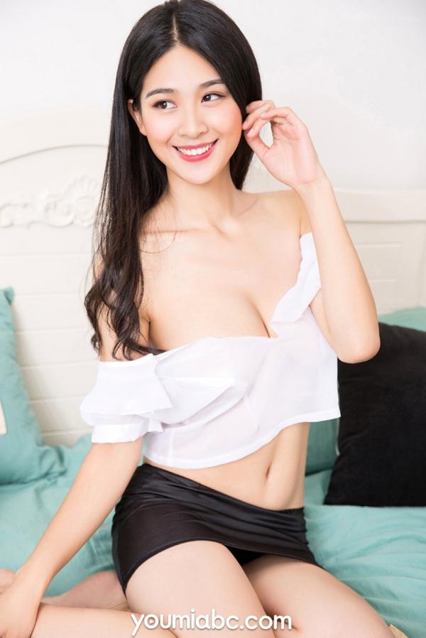 Ada 阿大  YouMi尤蜜-2018.07.02-Ada-《艳遇桃花源》：性感纯欲白色露脐装，私房照大尺度白嫩身材诱惑第16张图片