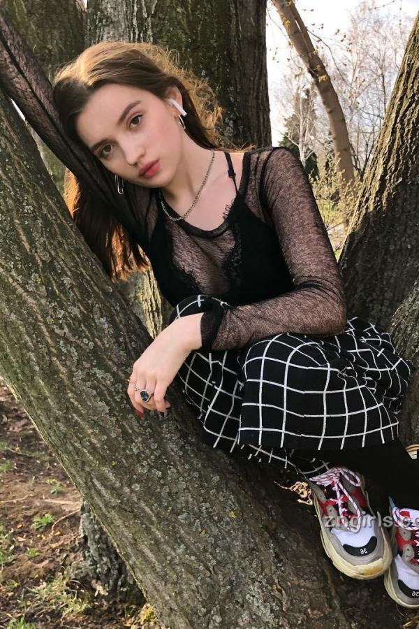 Yana Poplavskaya  Yana Poplavskaya- 14岁俄罗斯少女的逆天发育！第9张图片