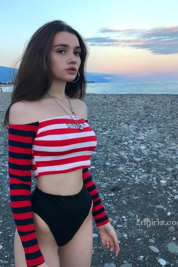 Yana Poplavskaya  Yana Poplavskaya- 14岁俄罗斯少女的逆天发育！第32张图片