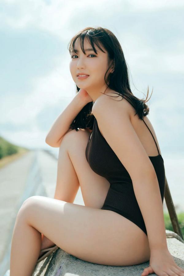 沢口愛華 泽口爱华 《沢口愛華 - ヤンマガアザーっす！2022》夏日海边泳池清新比基尼写真 [36P]第12张图片
