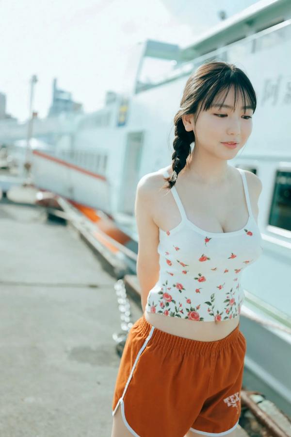 沢口愛華 泽口爱华 《沢口愛華 - ヤンマガアザーっす！2022》夏日海边泳池清新比基尼写真 [36P]第16张图片