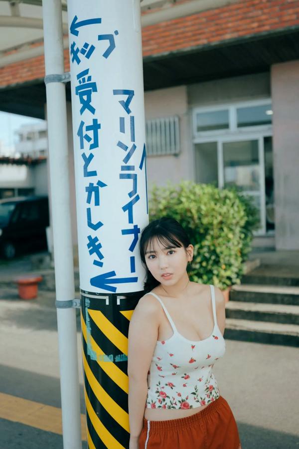 沢口愛華 泽口爱华 《沢口愛華 - ヤンマガアザーっす！2022》夏日海边泳池清新比基尼写真 [36P]第17张图片