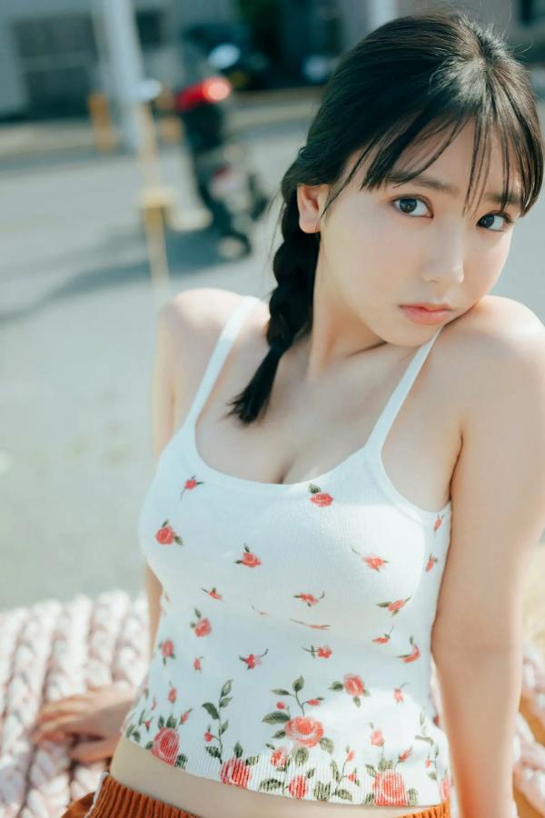 沢口愛華 泽口爱华 《沢口愛華 - ヤンマガアザーっす！2022》夏日海边泳池清新比基尼写真 [36P]第19张图片