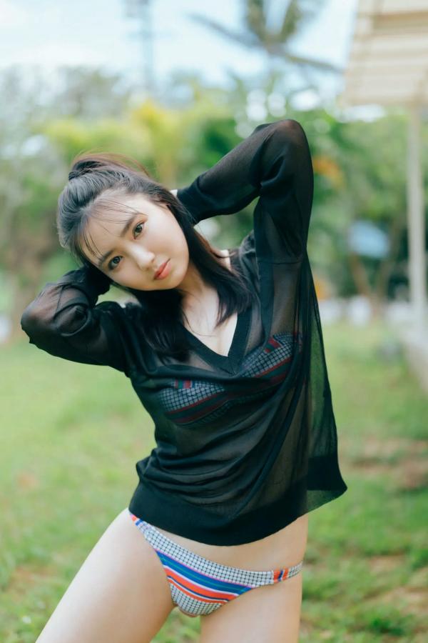 沢口愛華 泽口爱华 《沢口愛華 - ヤンマガアザーっす！2022》夏日海边泳池清新比基尼写真 [36P]第21张图片
