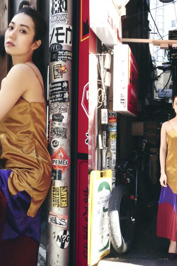 佐藤あいり  佐藤あいり - 新宿ロンリネス 性感比基尼家居私房与街拍写真第2张图片