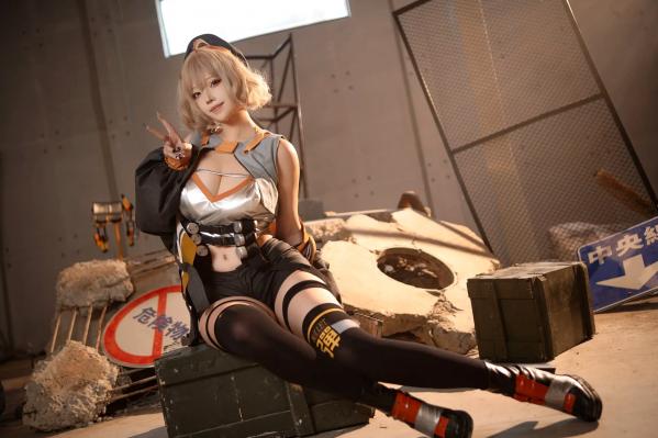 菌烨tako   萌妹菌烨tako《妮姬：胜利女神》阿妮斯COSPLAY图集，废墟战术风演绎二次元美学，高度还原经典游戏角色第3张图片