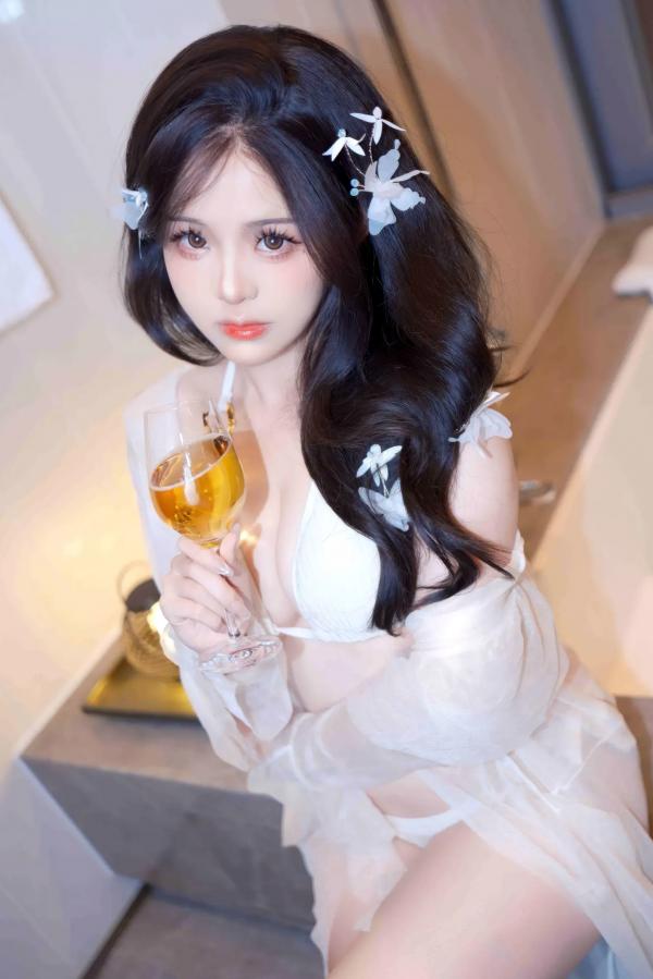 Miko酱   miko酱ww - 慵懒时刻：白色比基尼浴缸诱惑私房写真 [15P]第10张图片