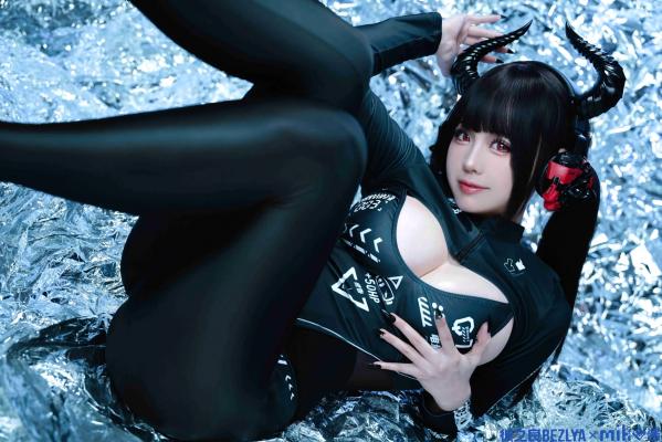 Miko酱   miko酱ww - 机械姬：赛博朋克风机甲少女私房写真，科幻冷艳造型，黑白双姝极致诱惑[25P]第3张图片