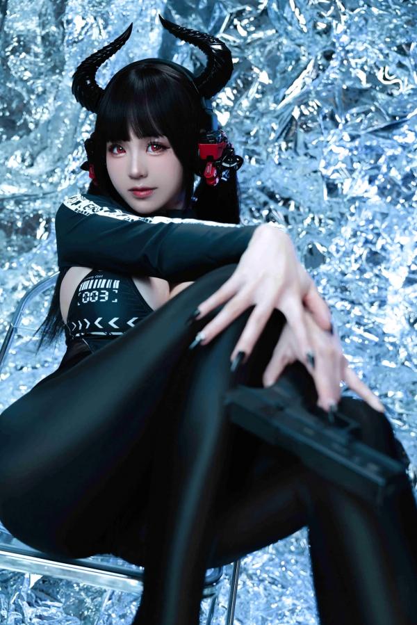 Miko酱   miko酱ww - 机械姬：赛博朋克风机甲少女私房写真，科幻冷艳造型，黑白双姝极致诱惑[25P]第6张图片