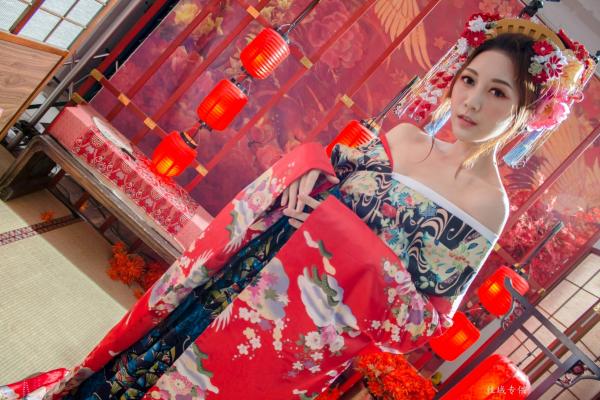 彭琁   台湾正妹彭琁写真集：娇艳华丽花魁与纯欲风护士双重视觉冲击，角色扮演特色写真合辑第1张图片
