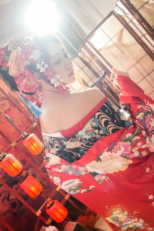 彭琁   台湾正妹彭琁写真集：娇艳华丽花魁与纯欲风护士双重视觉冲击，角色扮演特色写真合辑第4张图片