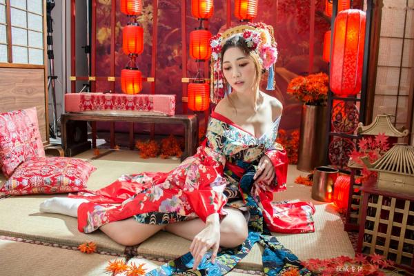 彭琁   台湾正妹彭琁写真集：娇艳华丽花魁与纯欲风护士双重视觉冲击，角色扮演特色写真合辑第5张图片