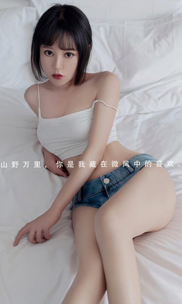 慕晴儿   UGirlsApp尤果圈爱尤物-2571-夏瑶-《每一天的你》私房照系列-清新吊带热裤床照-纯欲风格大尺度写真第2张图片