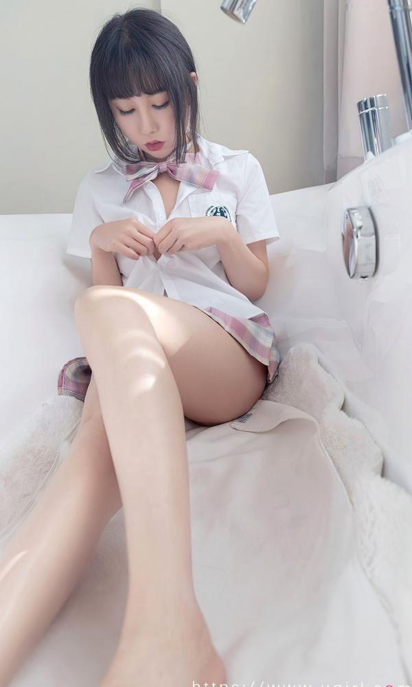 慕晴儿   UGirlsApp尤果圈-夏瑶-《夏之光的洗礼》：极致清纯私房制服诱惑，浴缸里的夏日少女，尽显白皙长腿与曼妙曲线，无圣光呈现第8张图片