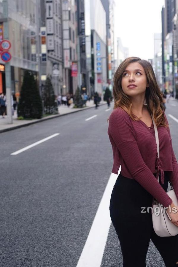 Pokimane  Pokimane- 北美LOL超人气美女主播私房照第7张图片