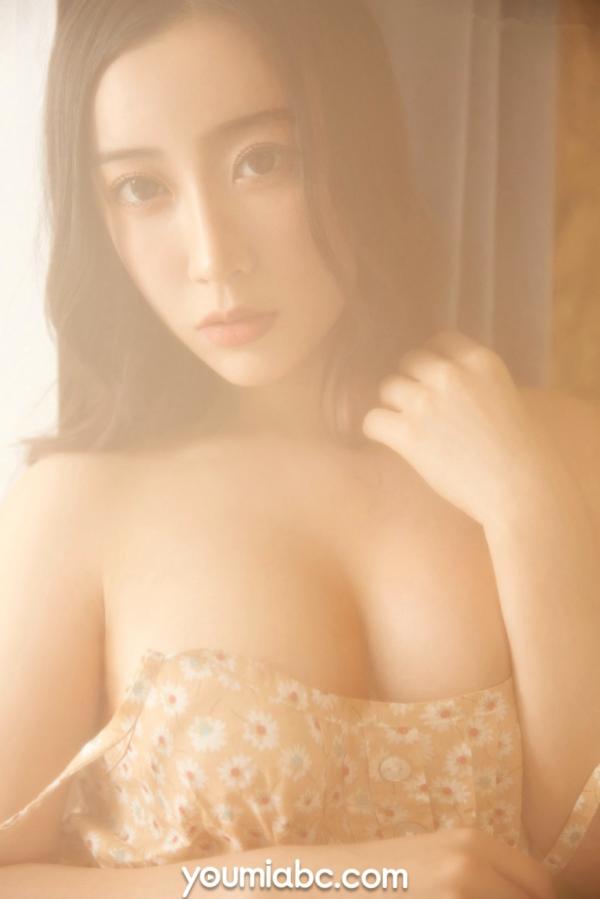 小仙   YouMi尤蜜-小仙《梦幻学生妹》：JK制服诱惑与清新碎花裙私房写真，好身材尽显极致迷人魅力第8张图片