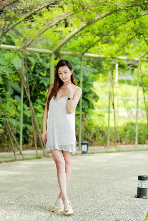 韩羽 小金鱼  台湾正妹韩羽：清新木屋户外写实，气质美女的优雅柔美时刻第5张图片