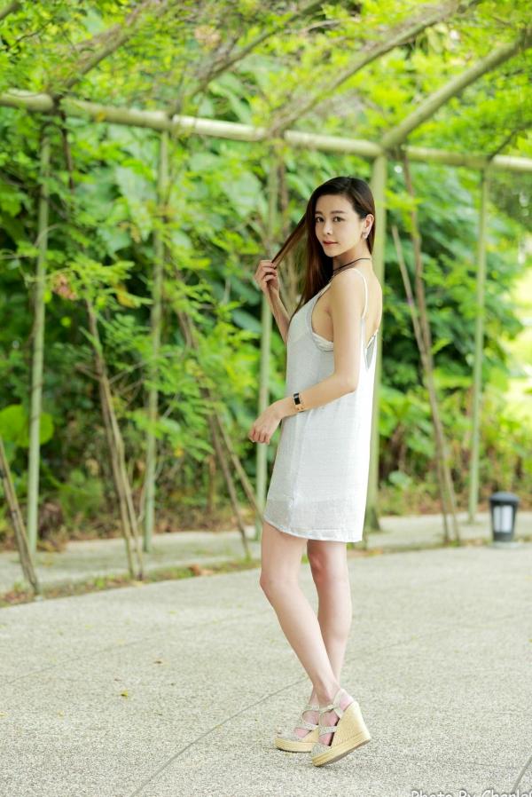 韩羽 小金鱼  台湾正妹韩羽：清新木屋户外写实，气质美女的优雅柔美时刻第7张图片